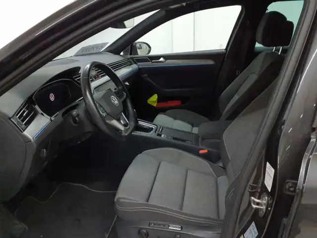 Volkswagen Passat view 7
