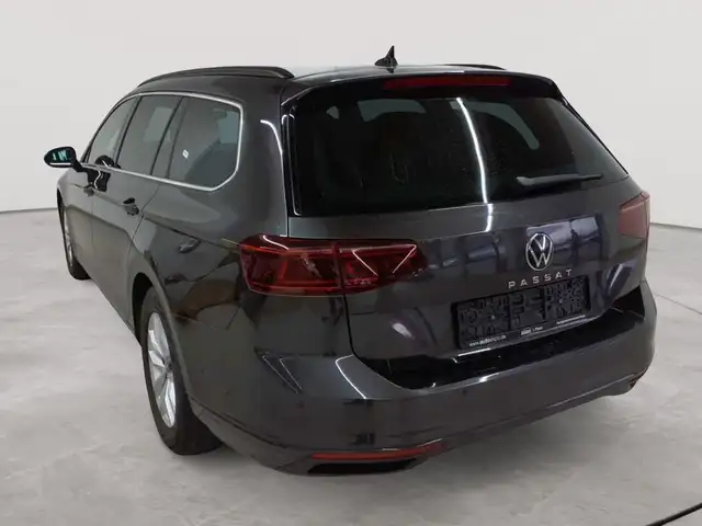 Volkswagen Passat view 5