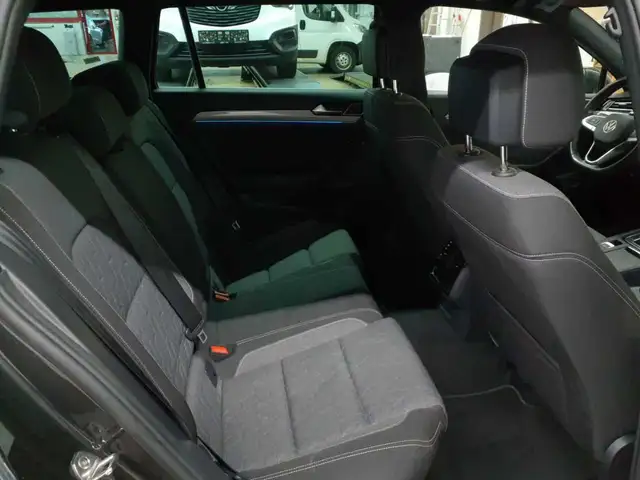 Volkswagen Passat view 14