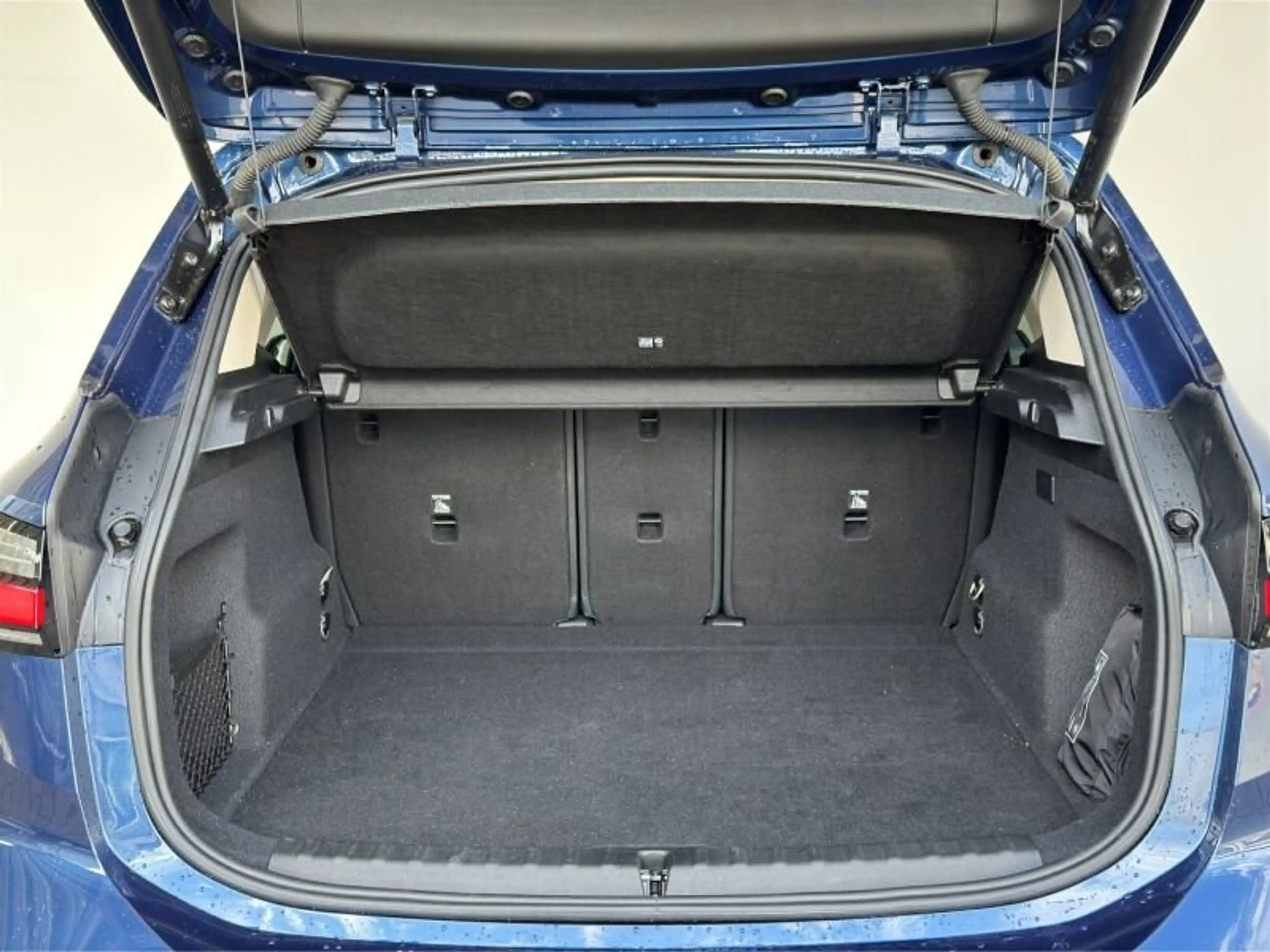 BMW 225 e xDrive Active Tourer — photo 11