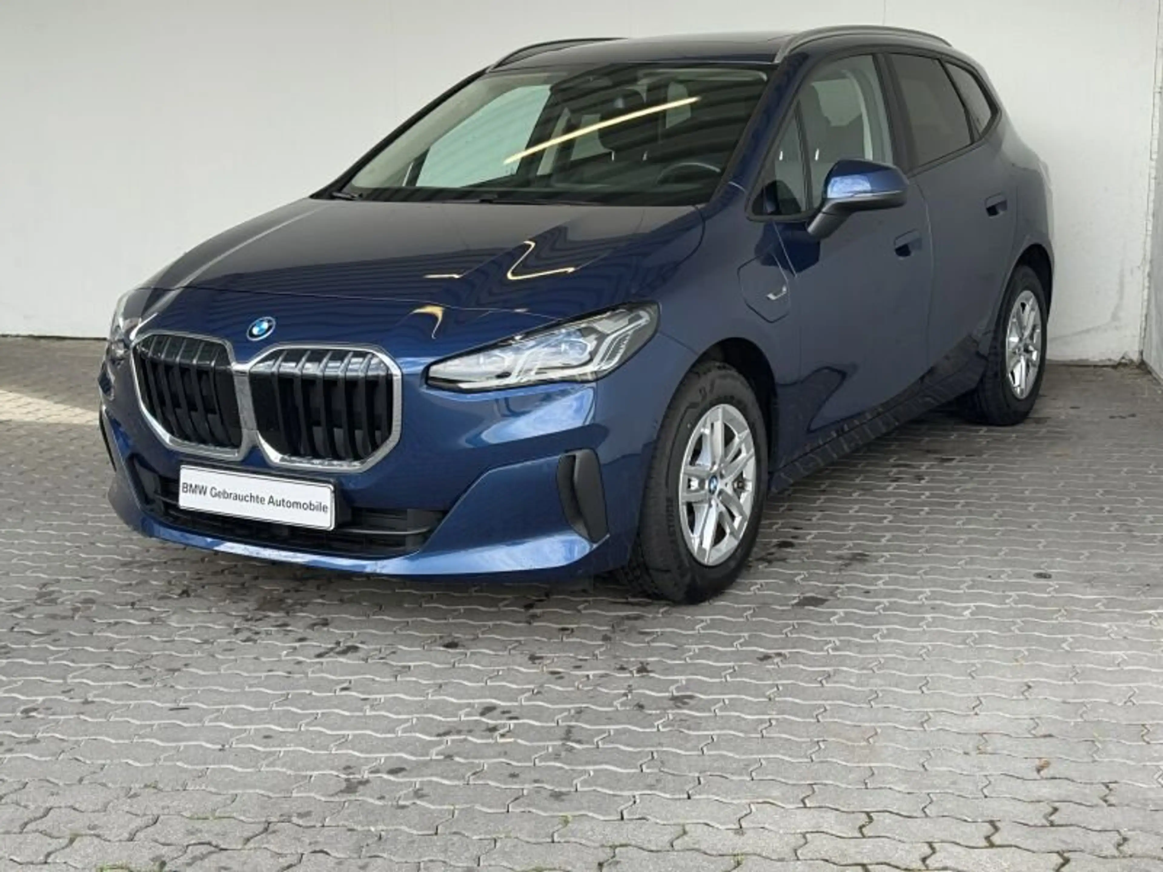 BMW 225 e xDrive Active Tourer — photo 3