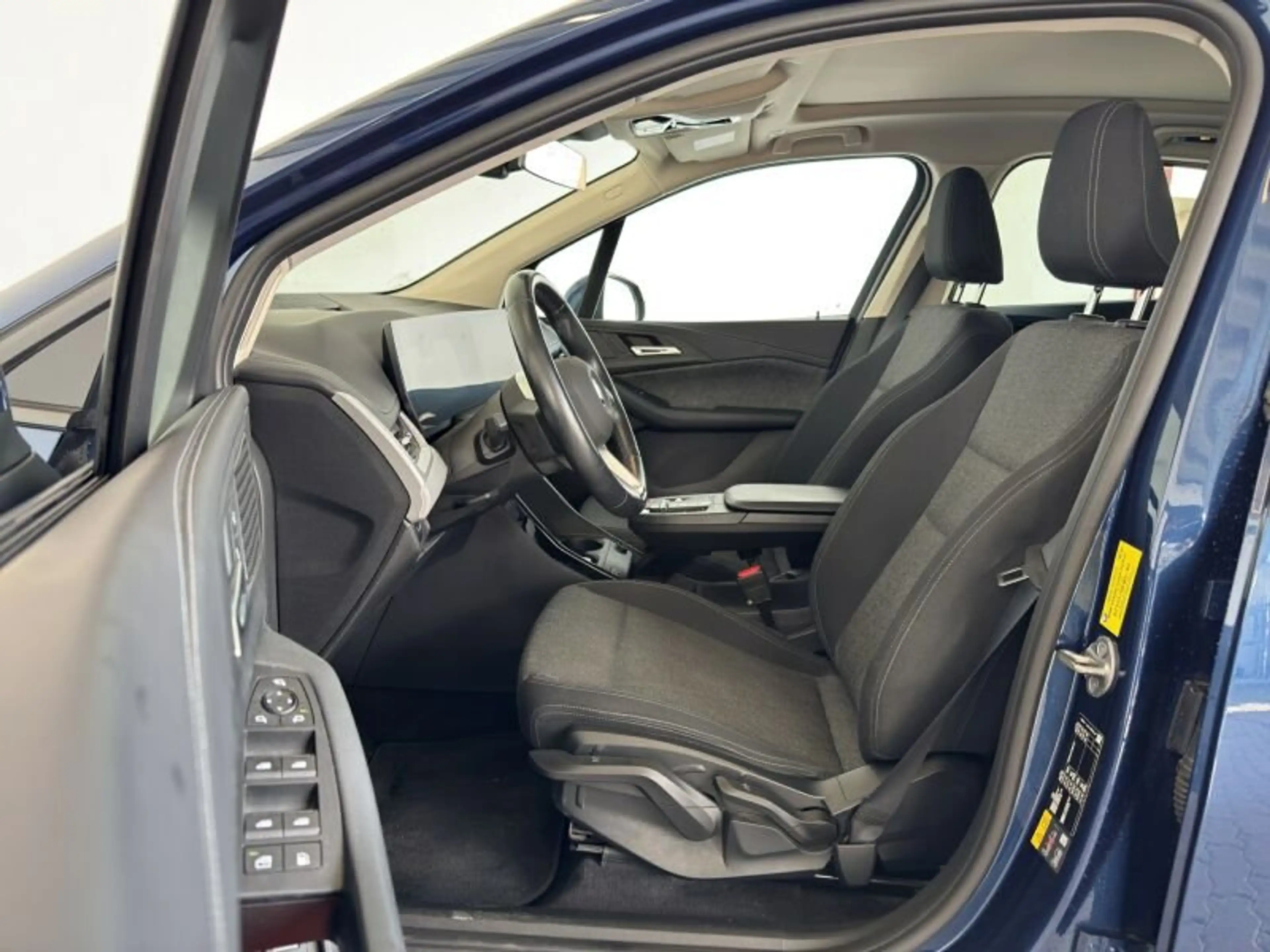 BMW 225 e xDrive Active Tourer — photo 10