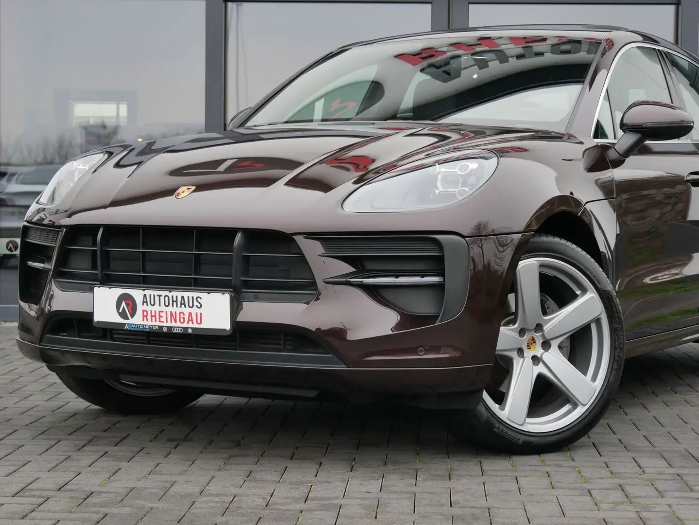 Porsche Macan 2.0 PANO SPORT-DESIGN APPROVED Braun - 1