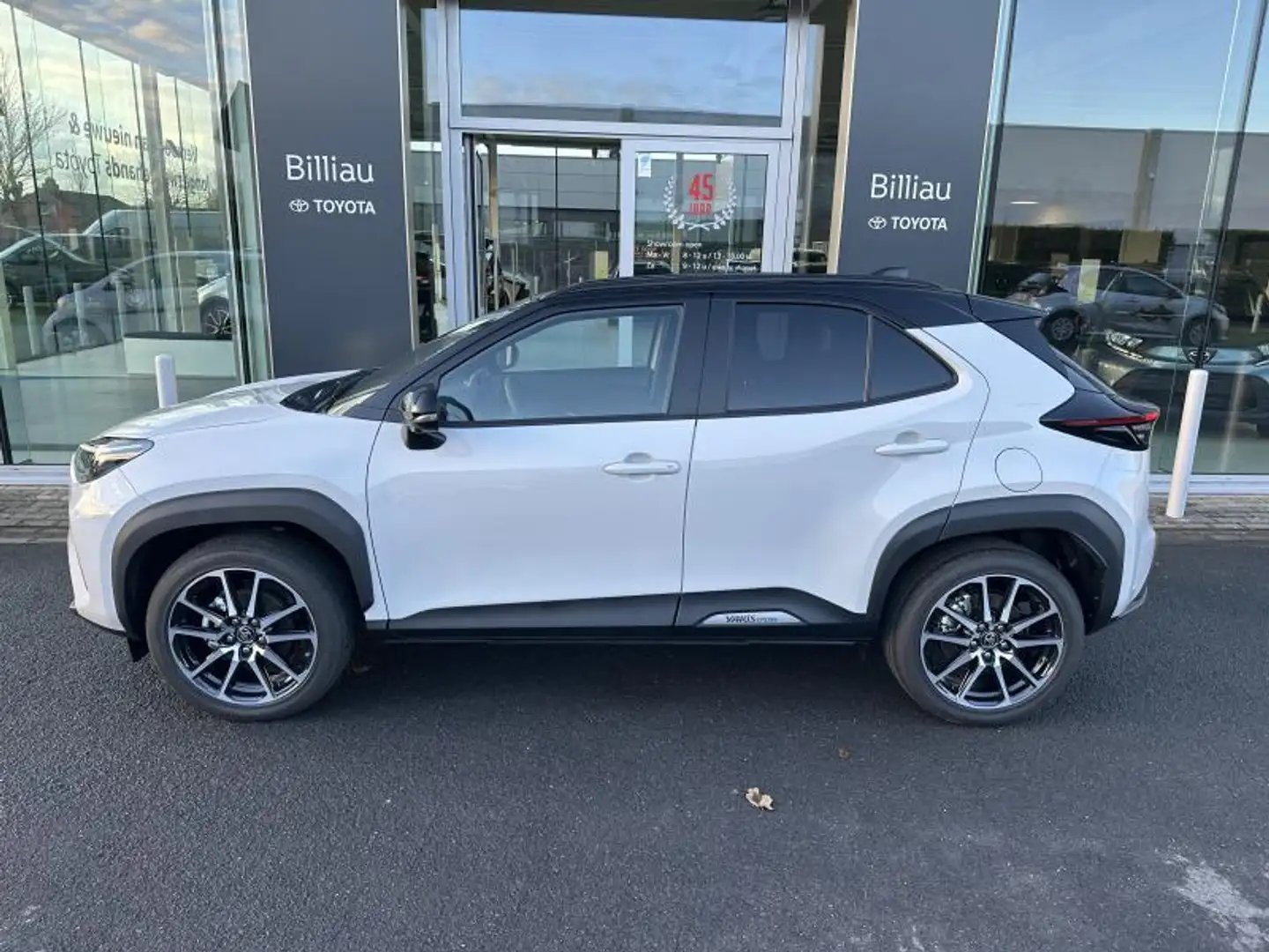 Toyota Yaris Cross GR SPORT + LUXURY PACK Szürke - 2