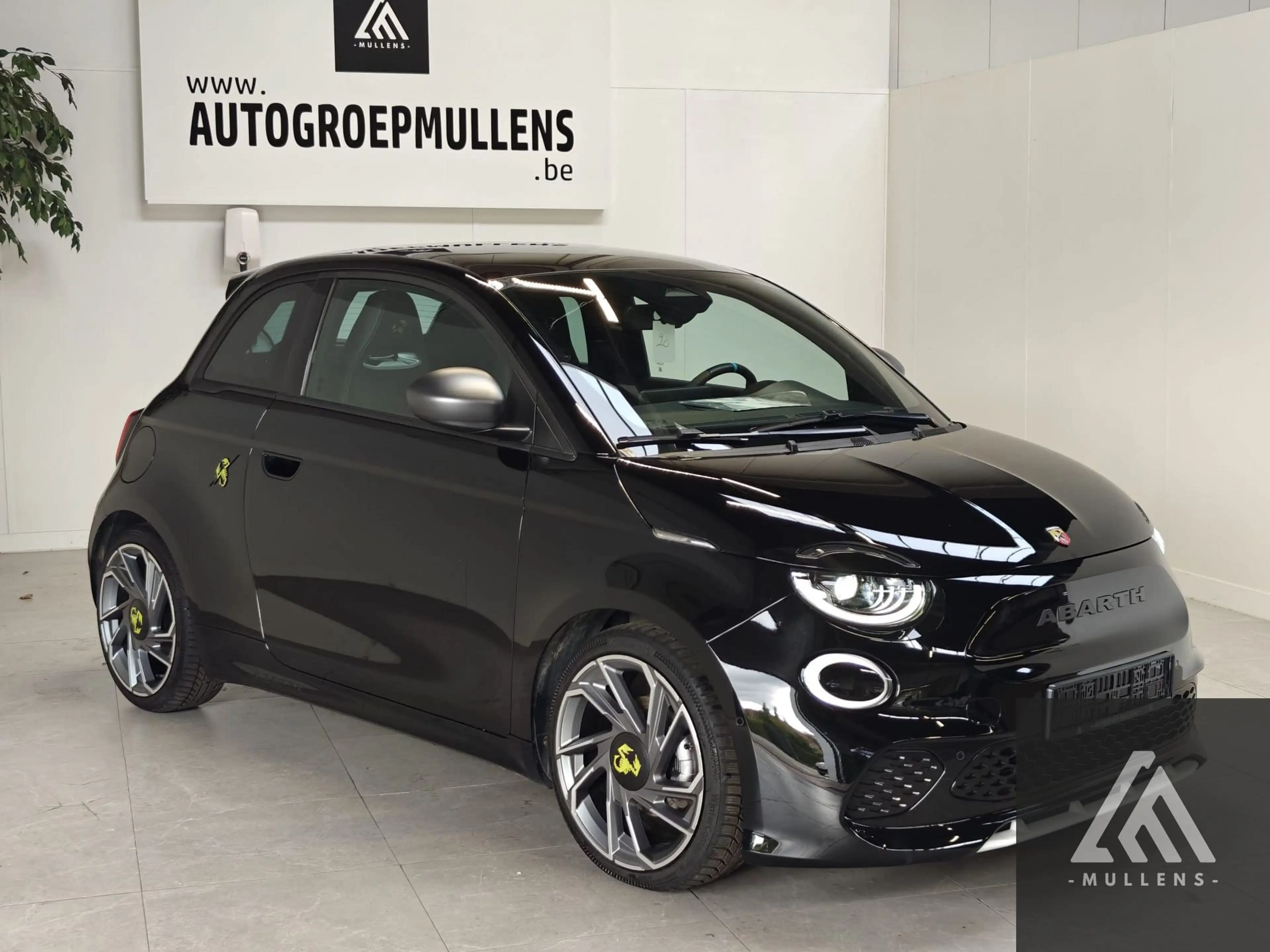 Abarth 500e 42-kWh 114kw De eerste elektrische schorpioen  slechts 1949 stuks wereldwijd gemaakt — photo 6