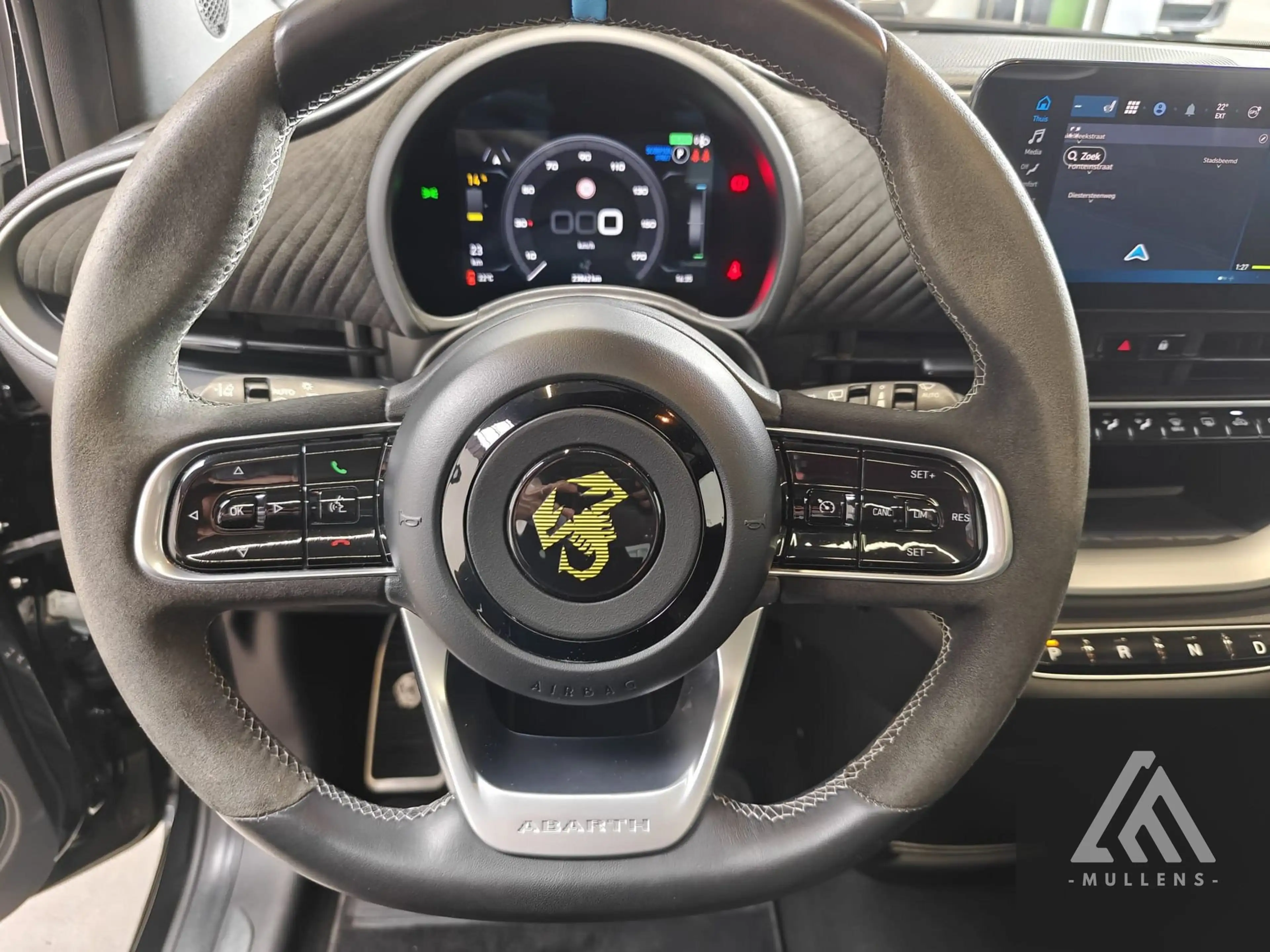 Abarth 500e 42-kWh 114kw De eerste elektrische schorpioen  slechts 1949 stuks wereldwijd gemaakt — photo 14