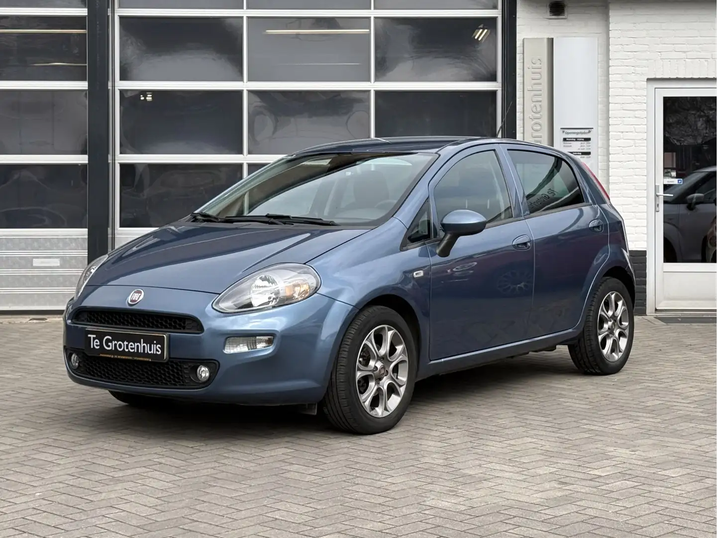 Fiat Punto Evo 0.9 TwinAir Sempre nieuwe Apk bij aflevering Modrá - 1
