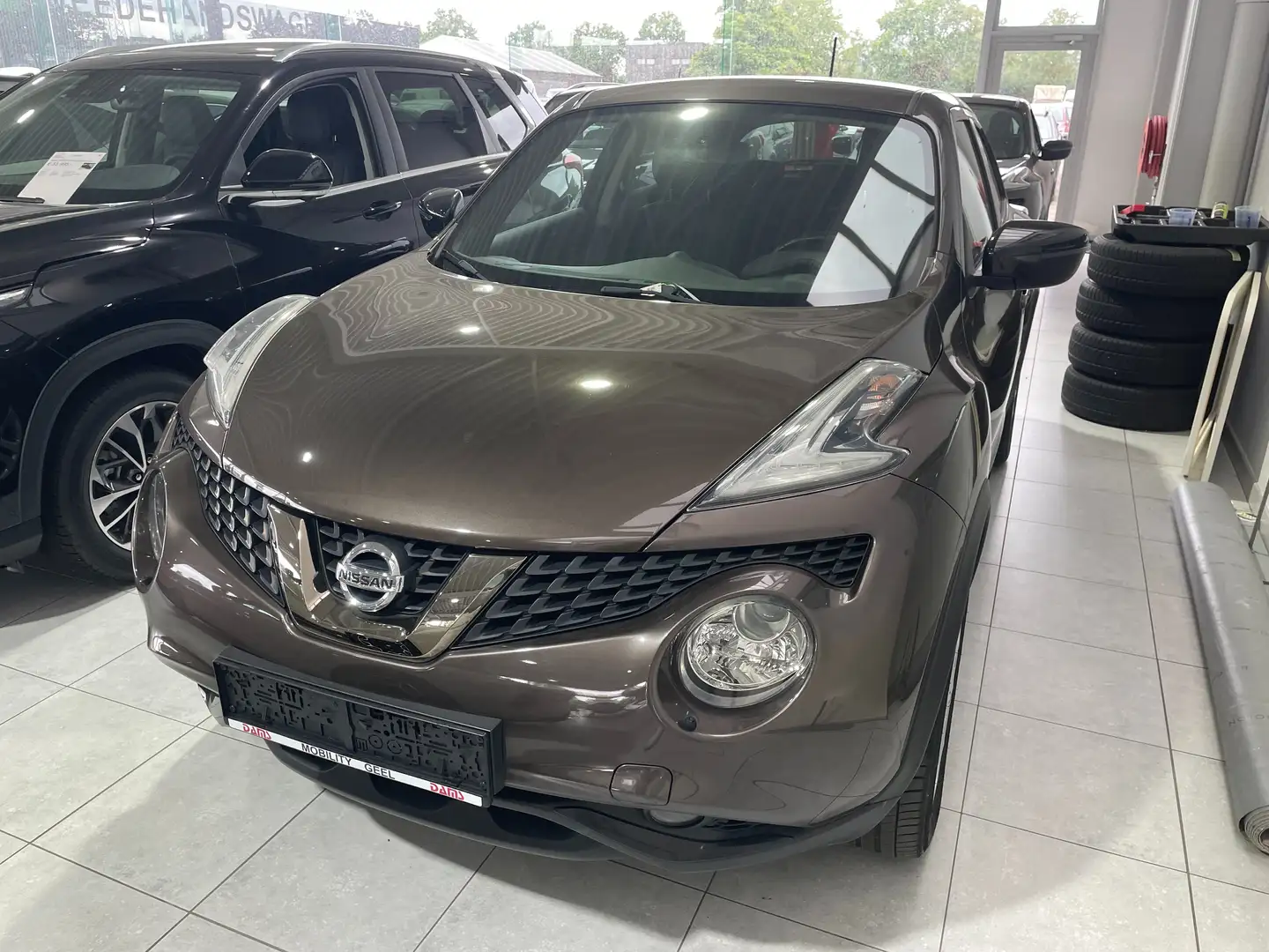 Nissan Juke 1.2 DIG-T 2WD N-Connecta Braun - 1