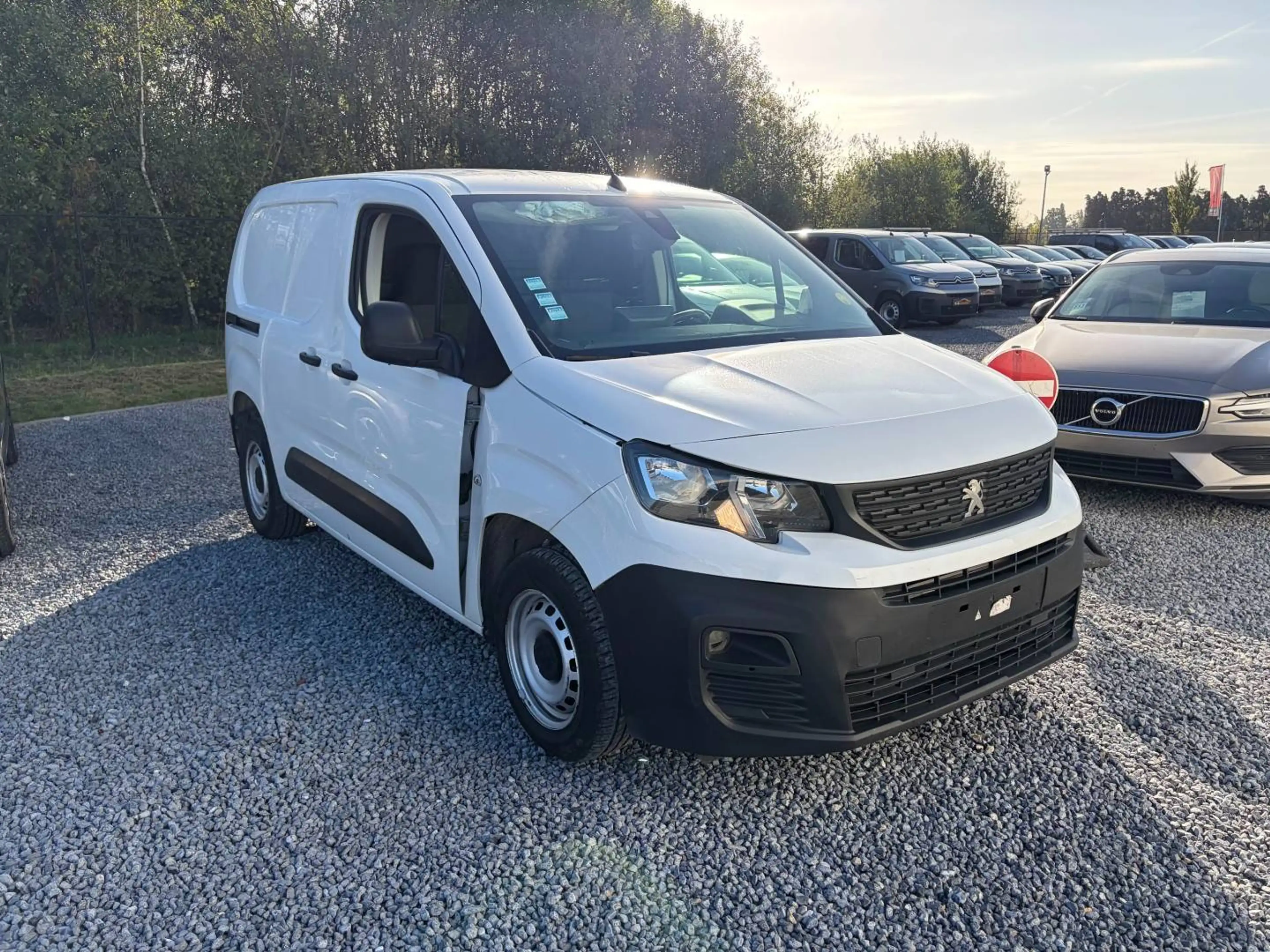 Peugeot Partner 1.5 HDi / € 5.990 netto / Navi / Airco / PDC / ...