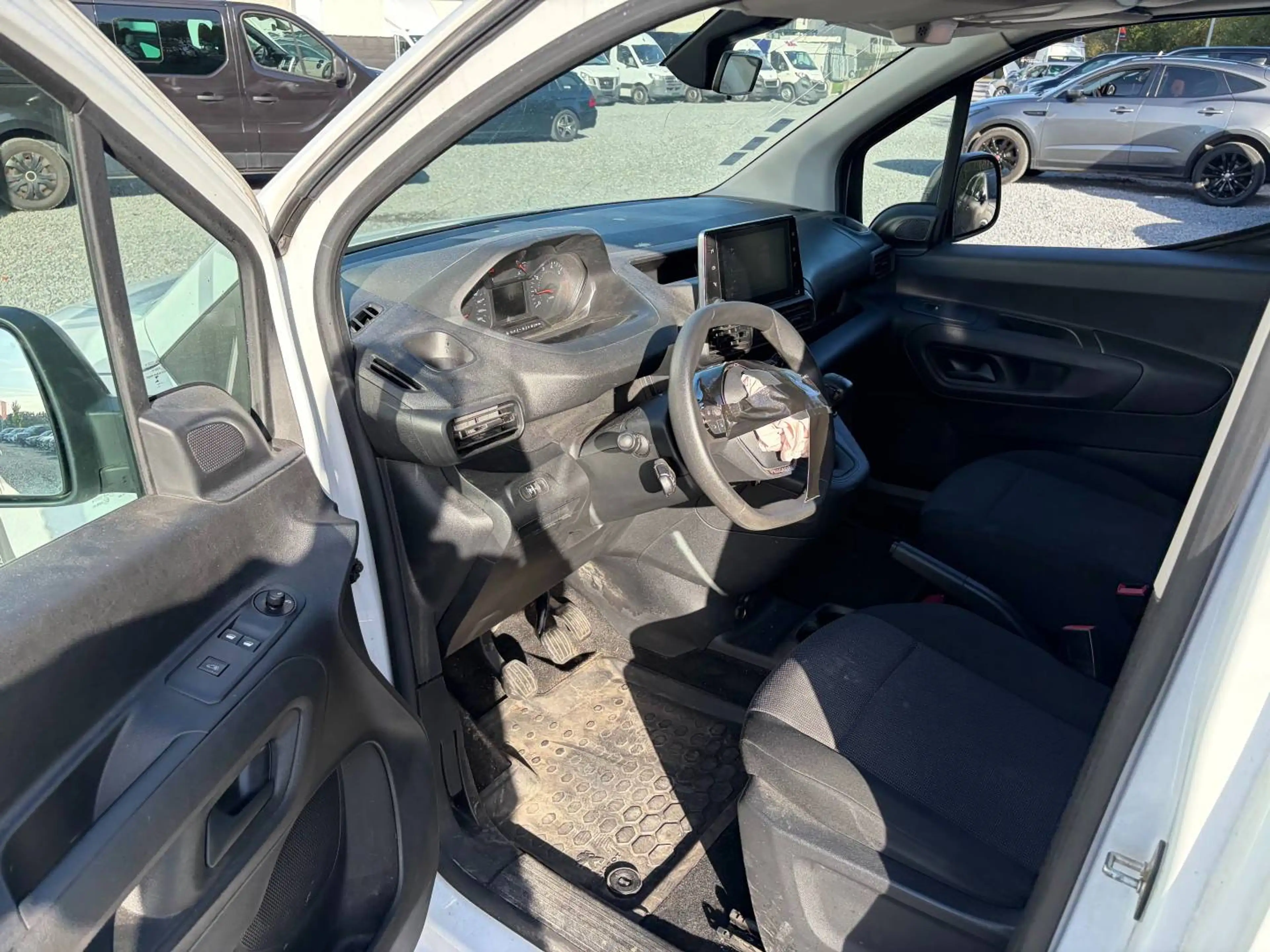 Peugeot Partner 1.5 HDi / € 5.990 netto / Navi / Airco / PDC / ... — photo 9