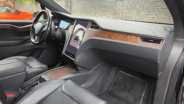 Tesla Model X view 10