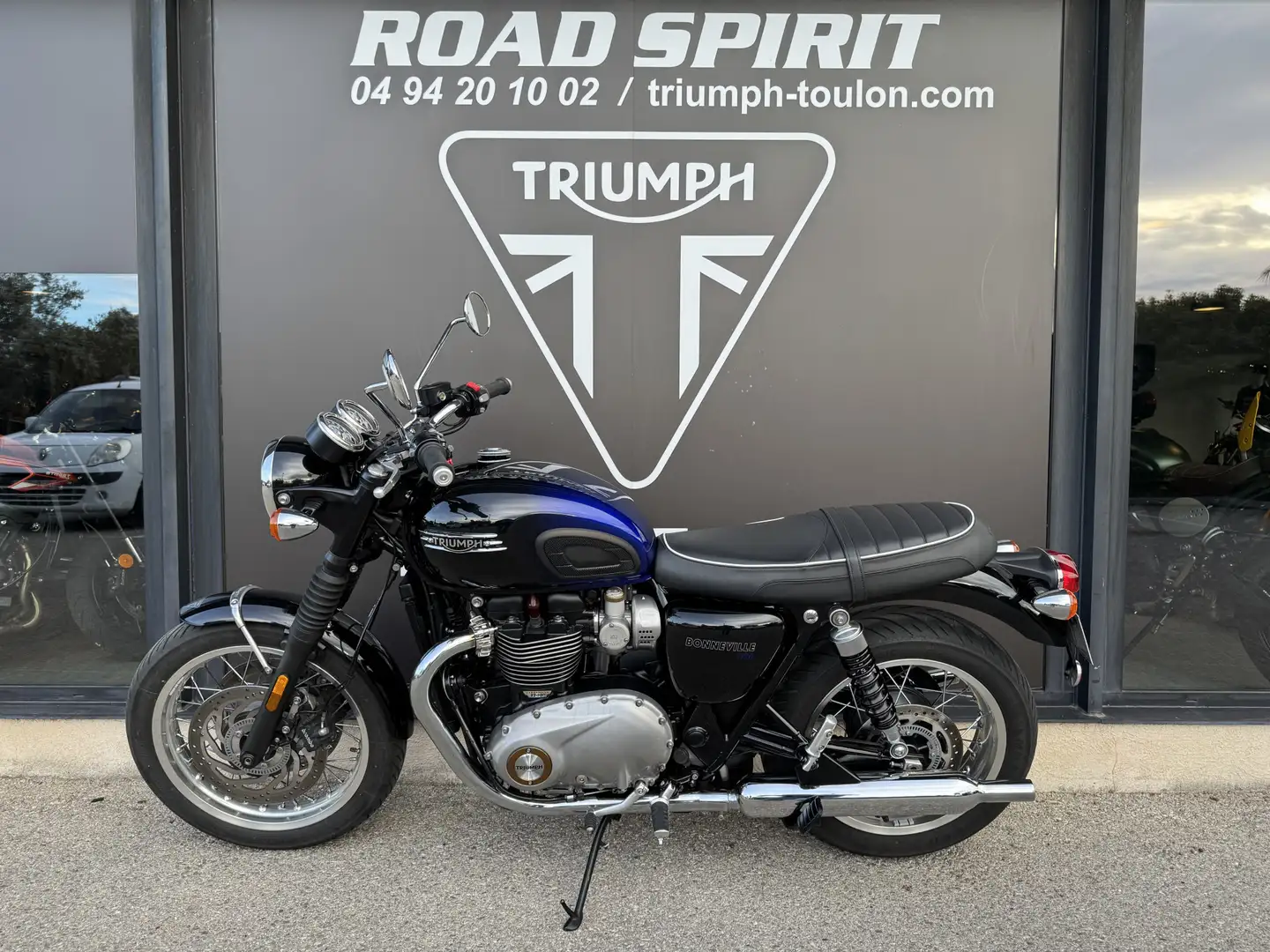 Triumph Bonneville T120 Bleu - 2