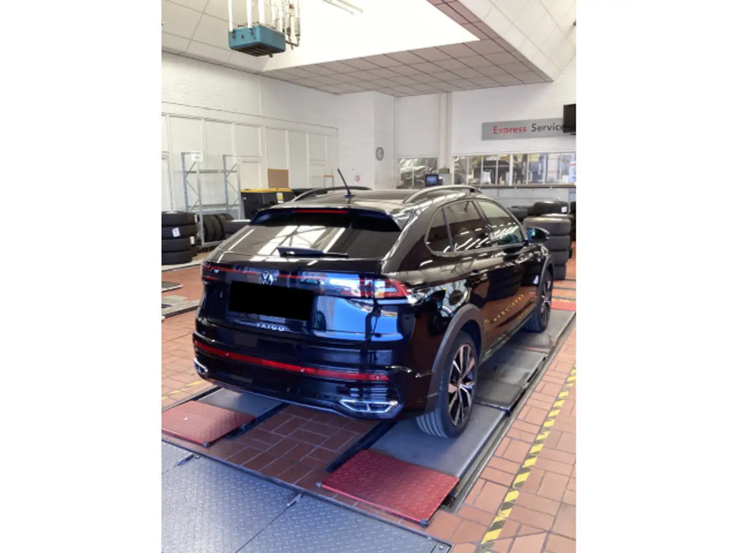 Volkswagen Taigo R-Line 1.5 TSI DSG IQ.LIGHT NAVI REAR VIEW Schwarz - 2