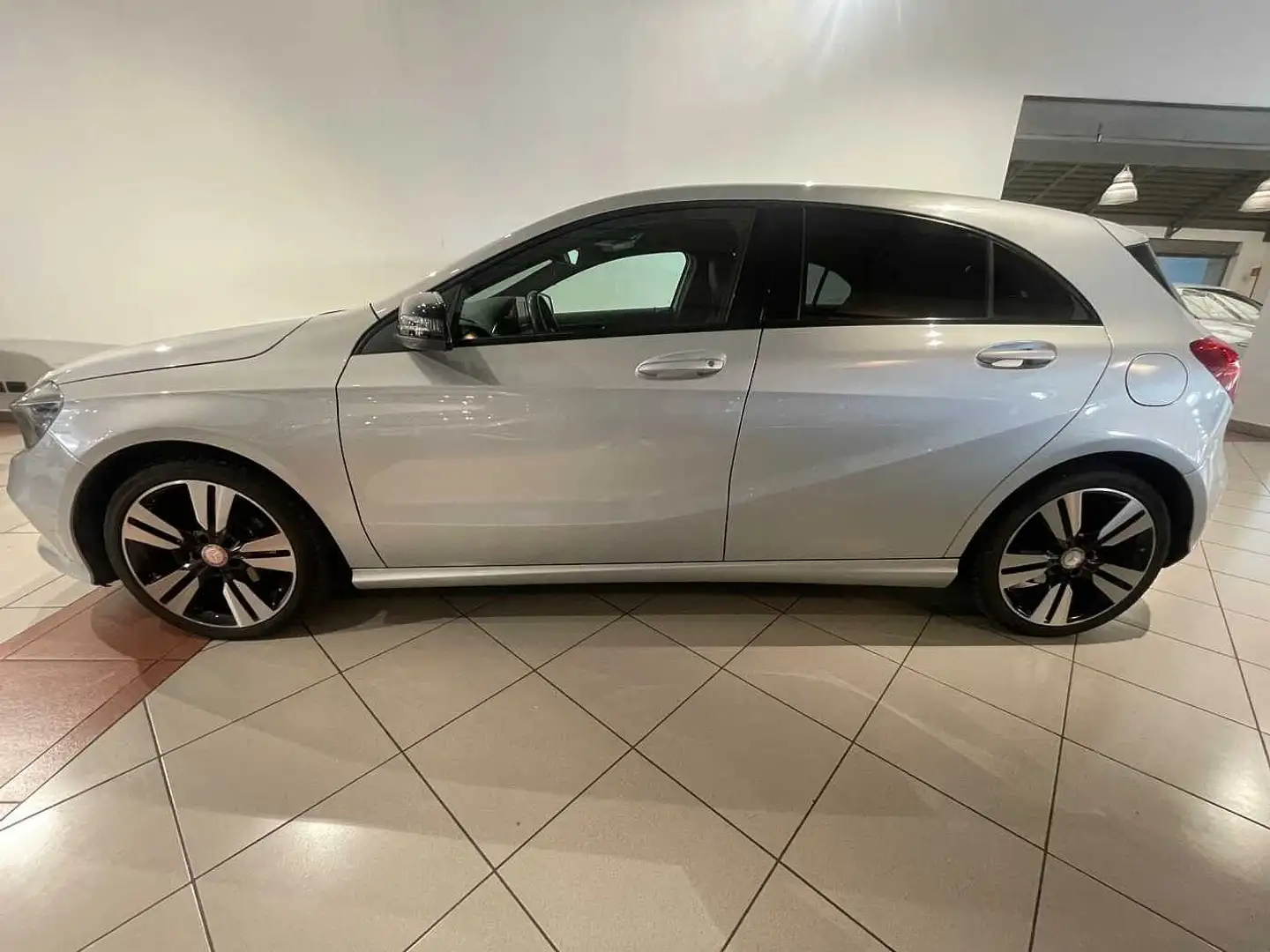 Mercedes-Benz A 180 Classe A A 180 d Automatic Sport Zilver - 2