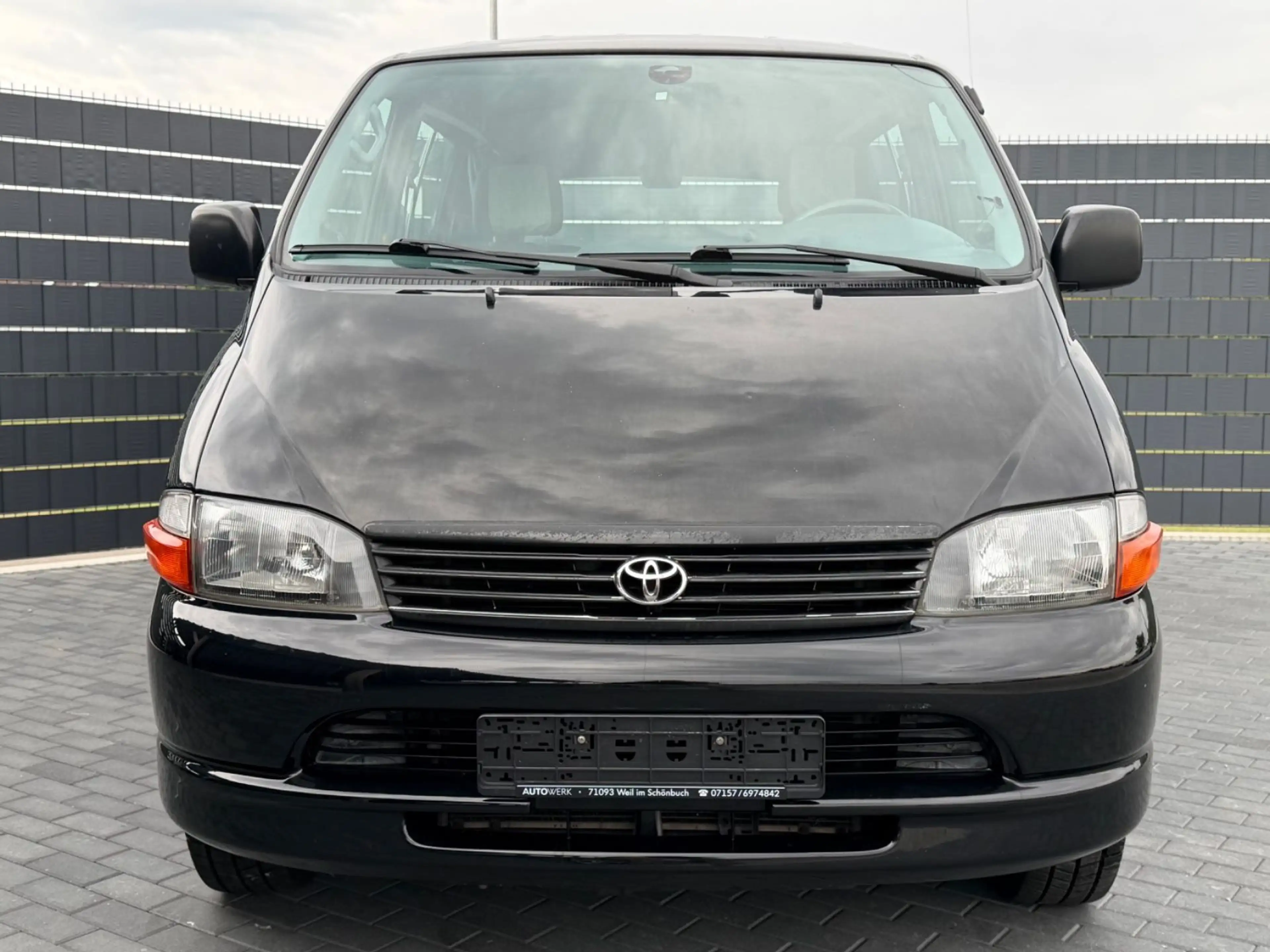 Toyota Hiace 2.5 D*AUTOMATIK*KLIMA*STANDHEIZUNG*AHK* — photo 2