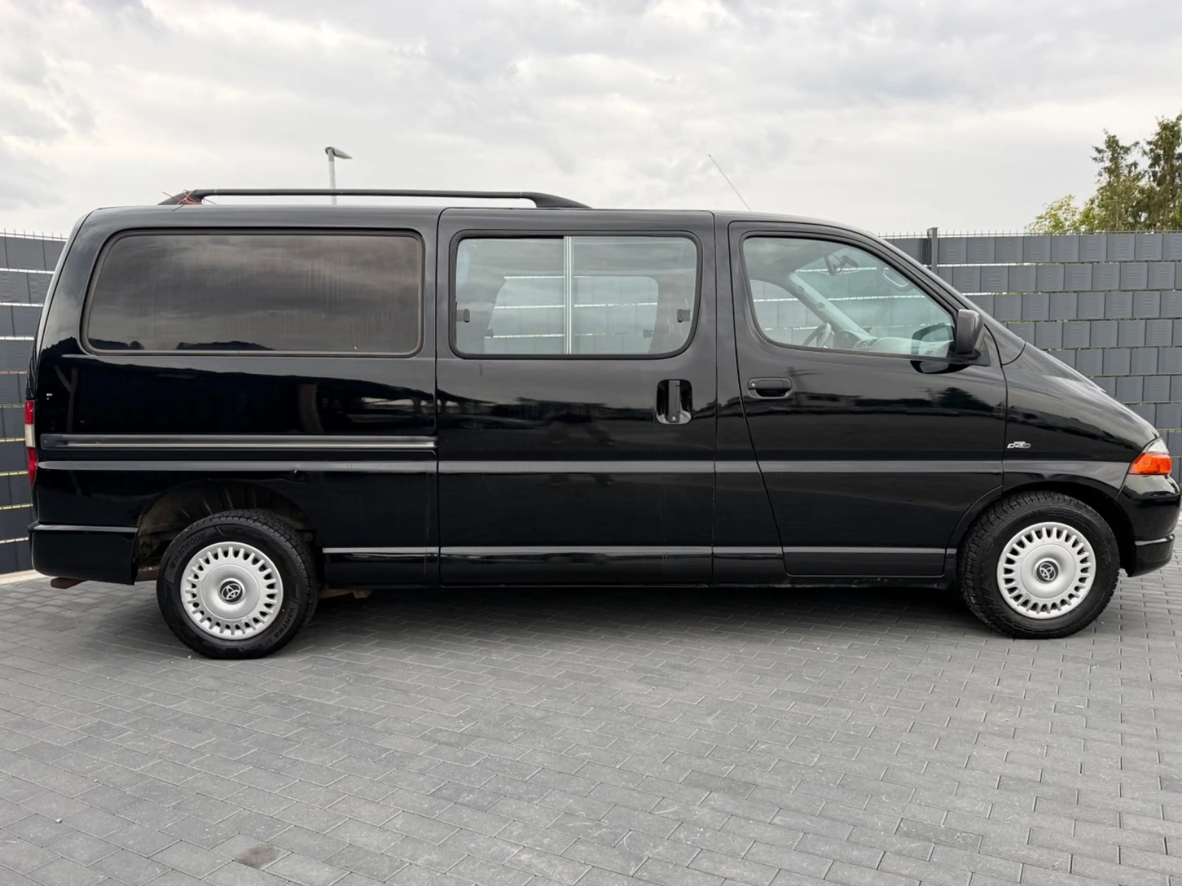 Toyota Hiace 2.5 D*AUTOMATIK*KLIMA*STANDHEIZUNG*AHK* — photo 4