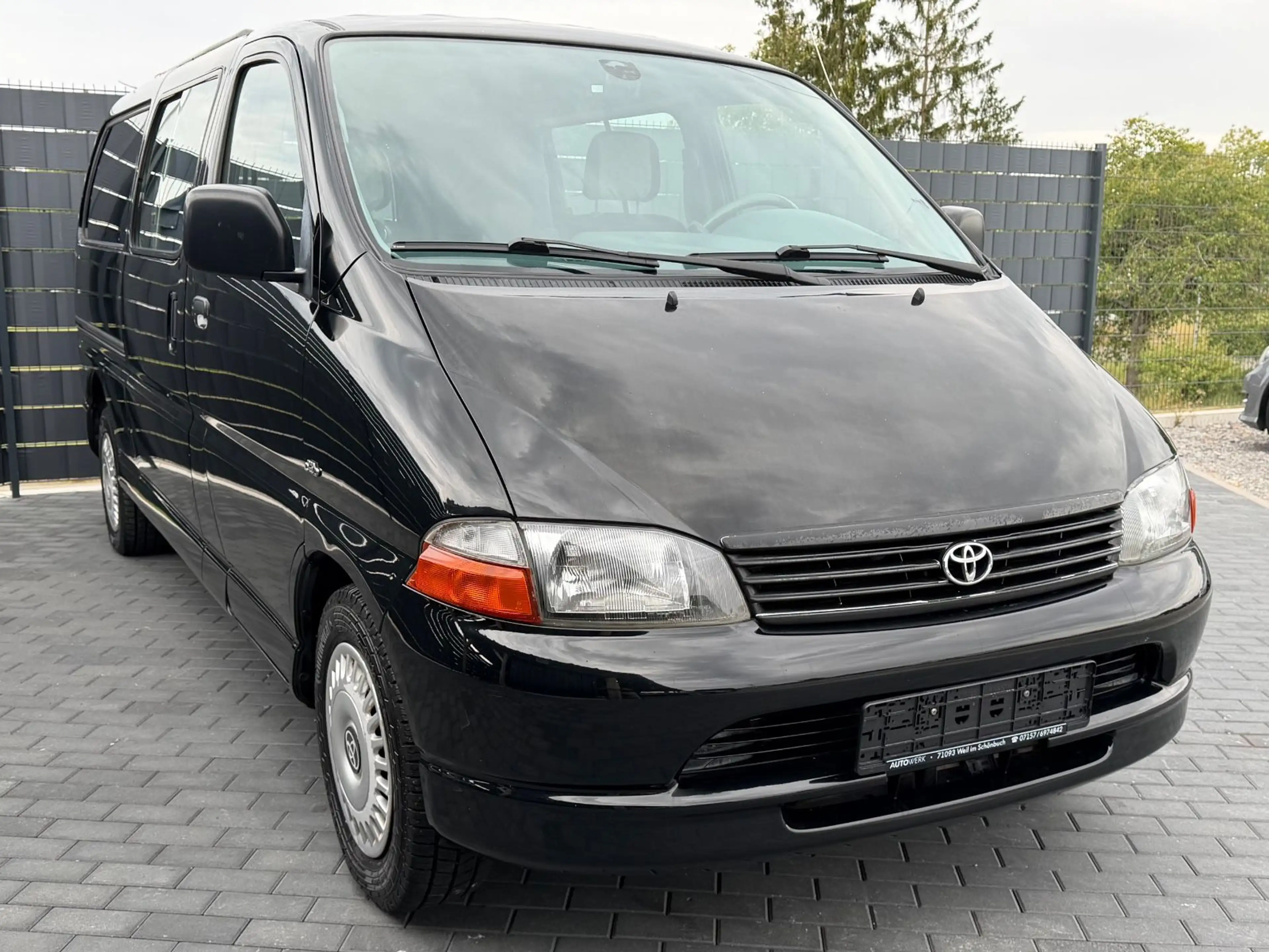 Toyota Hiace 2.5 D*AUTOMATIK*KLIMA*STANDHEIZUNG*AHK* — photo 3