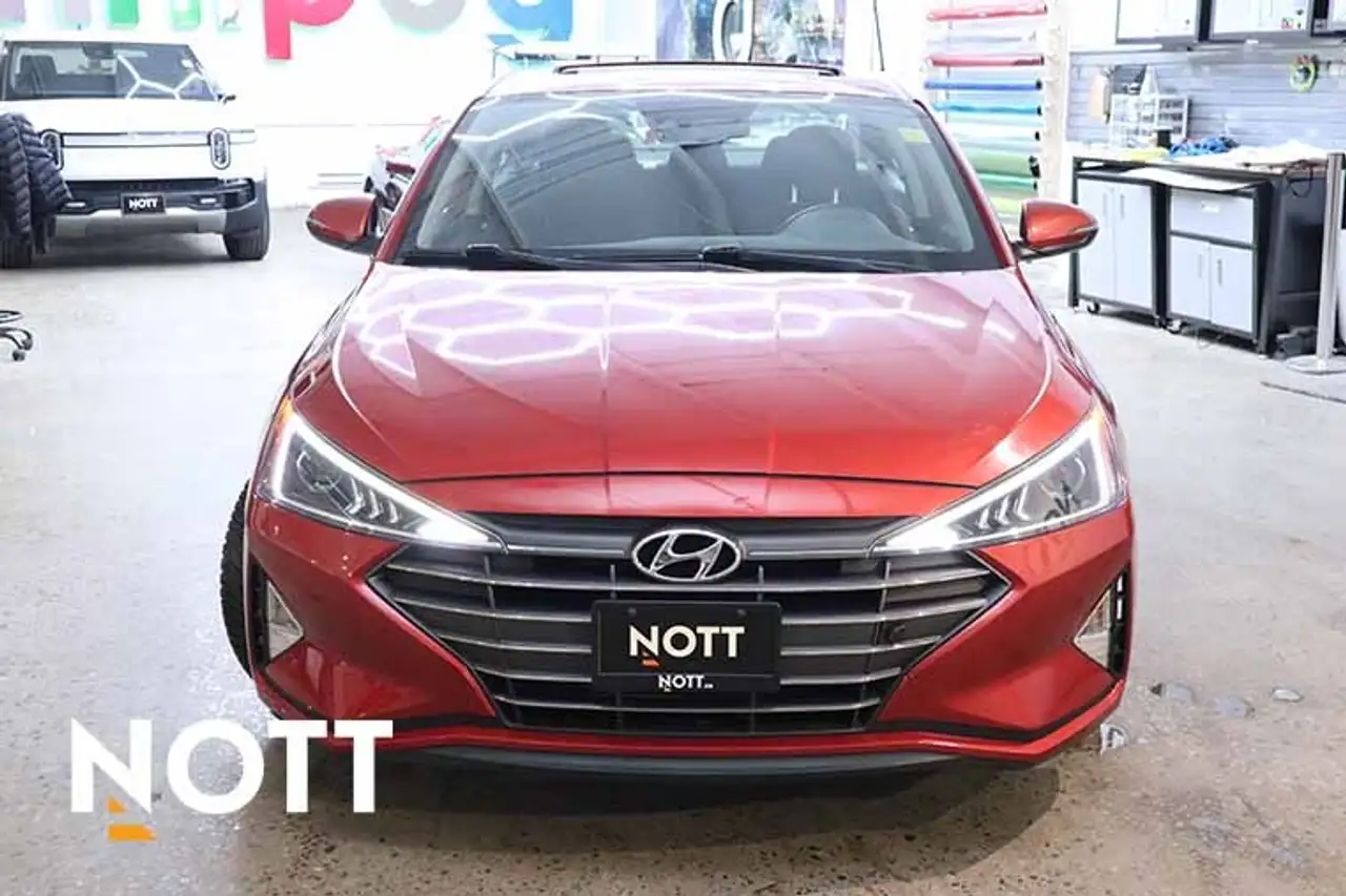 Hyundai ELANTRA снимка Hyundai ELANTRA
