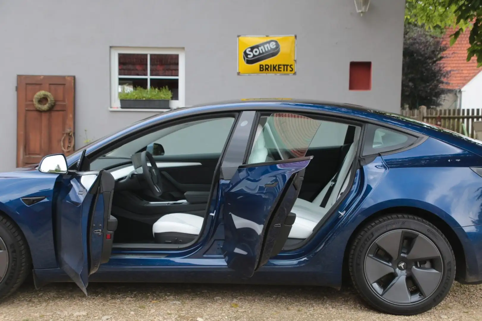 Tesla Model 3 SR+ - Innen weiß!! Nur 799 € im Auto-ABO Blau - 1