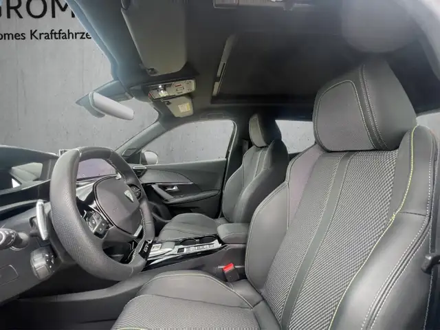 Peugeot 2008 view 9