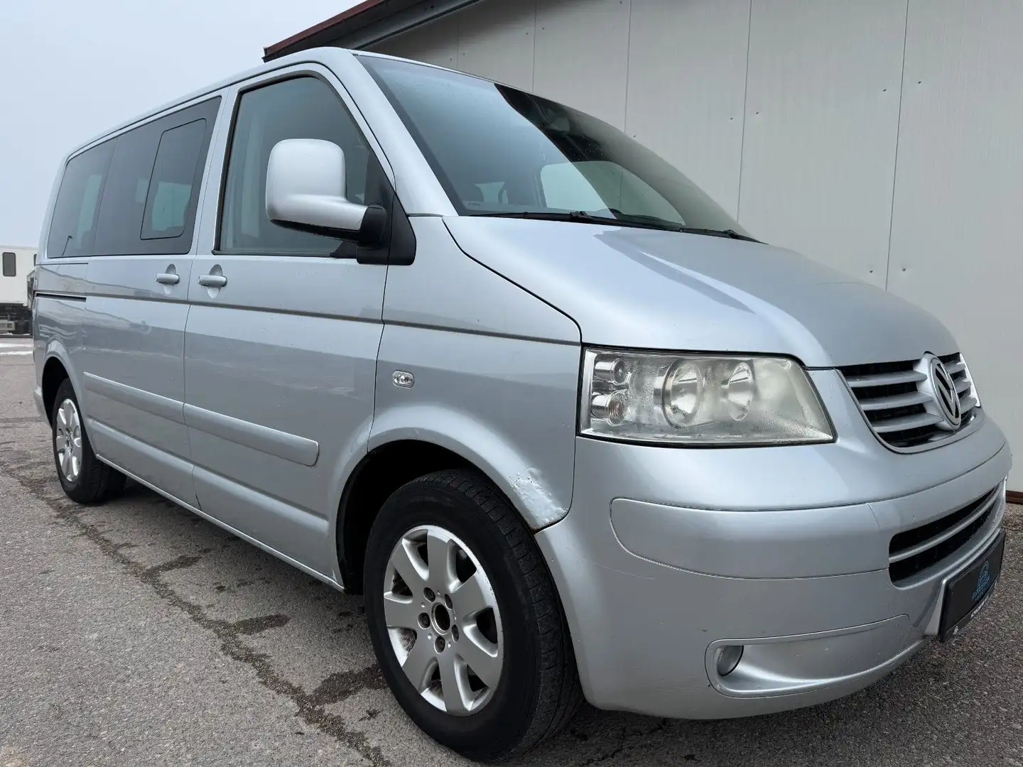 Volkswagen T5 Multivan 2.5 TDI Comfortline Aut. *7-SITZER* Silber - 2