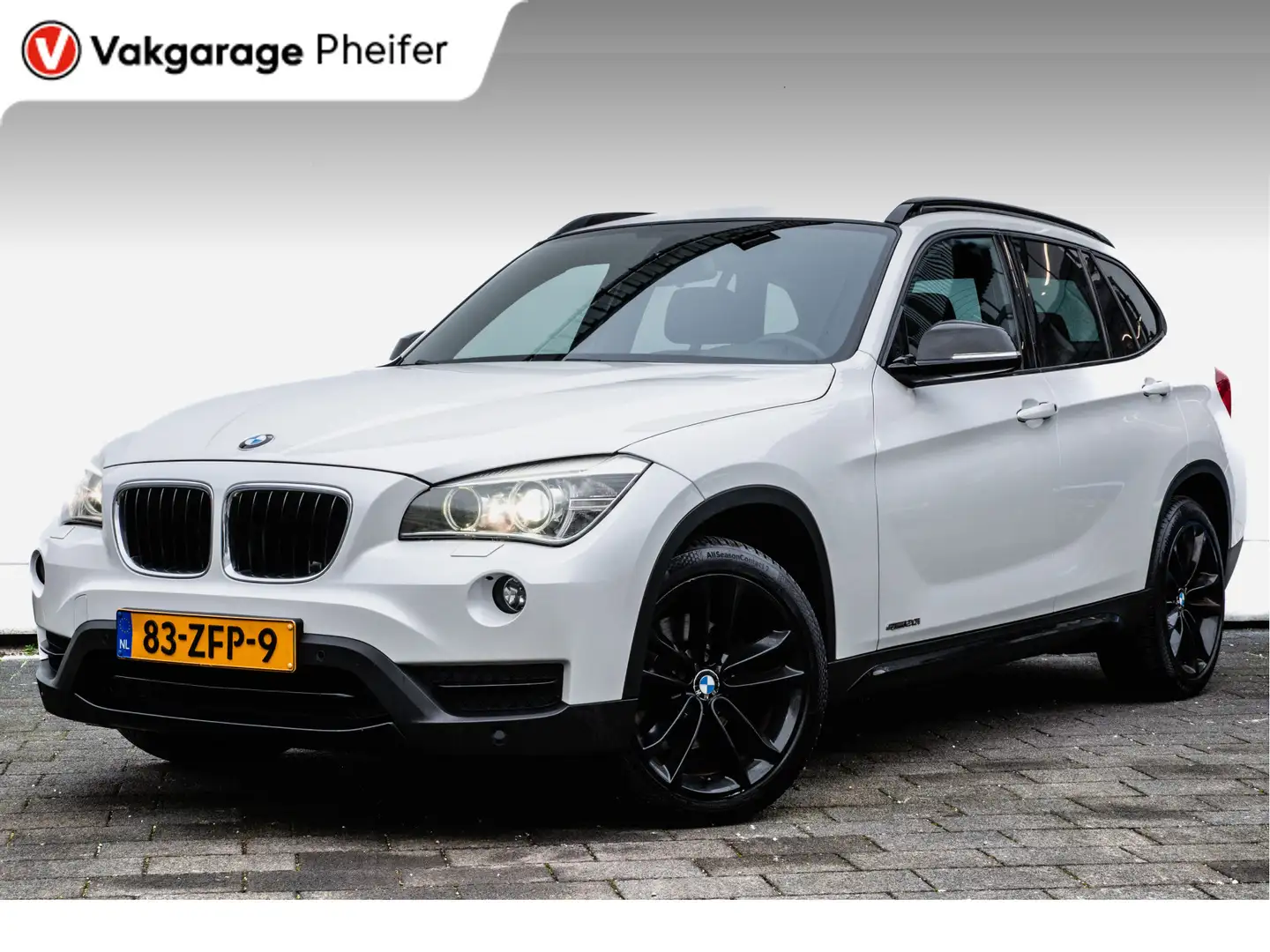 BMW X1 sDrive20i 184pk Upgrade Edition Trekhaak/ Lederen Wit - 1