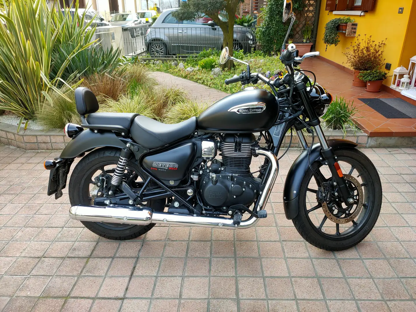 Royal Enfield Meteor 350 Stellar Nero - 1