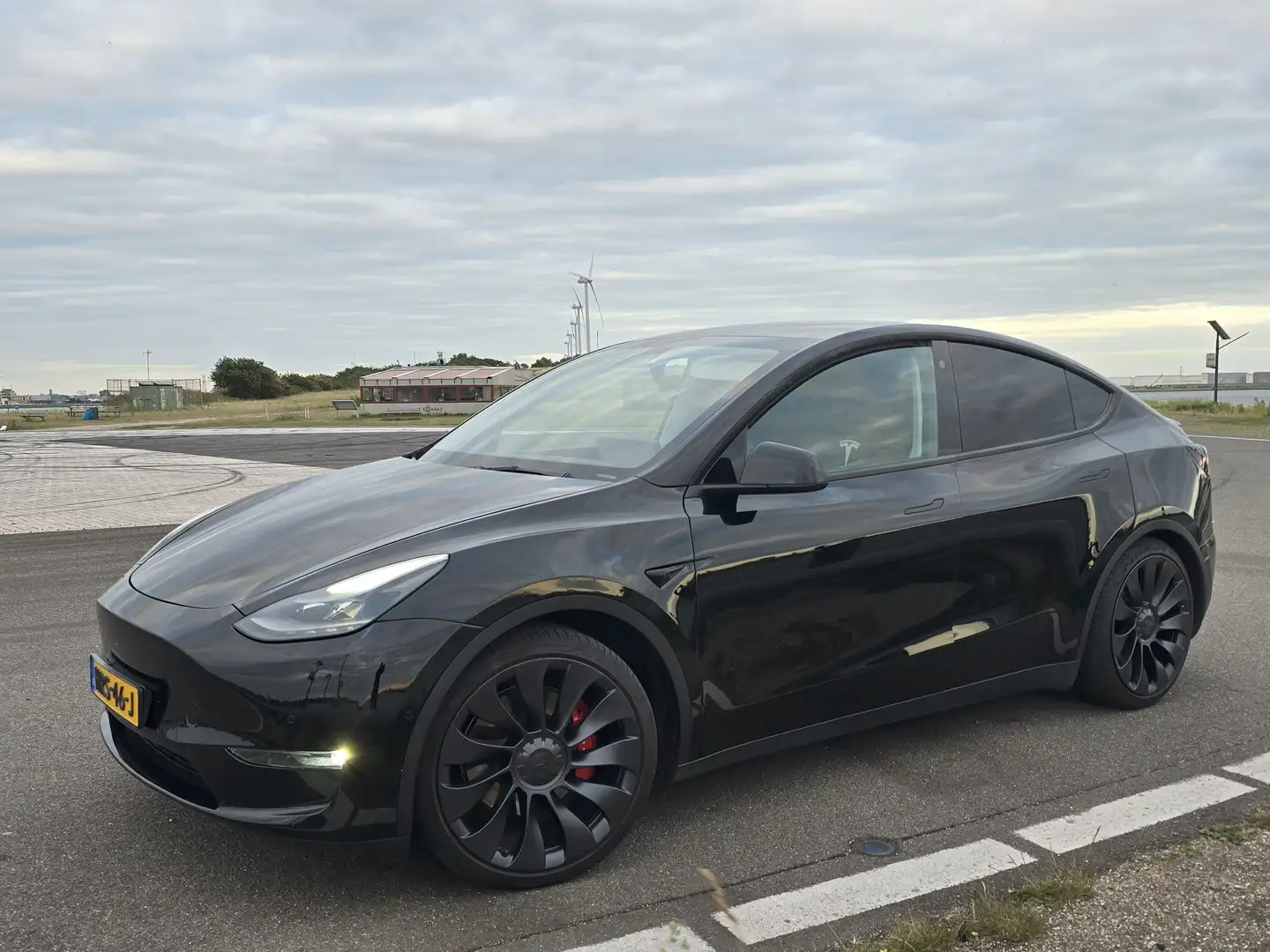Tesla Model Y Model S PerformanceAWD 75kWh Zwart - 1