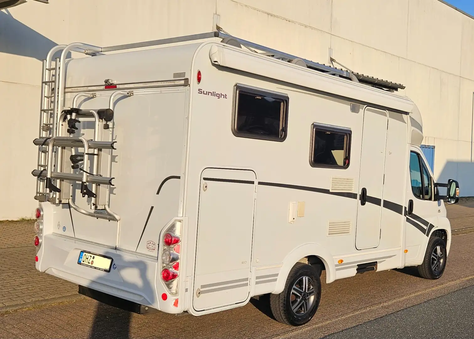 Caravans-Wohnm Sunlight T 57 mit Dachreling Білий - 2