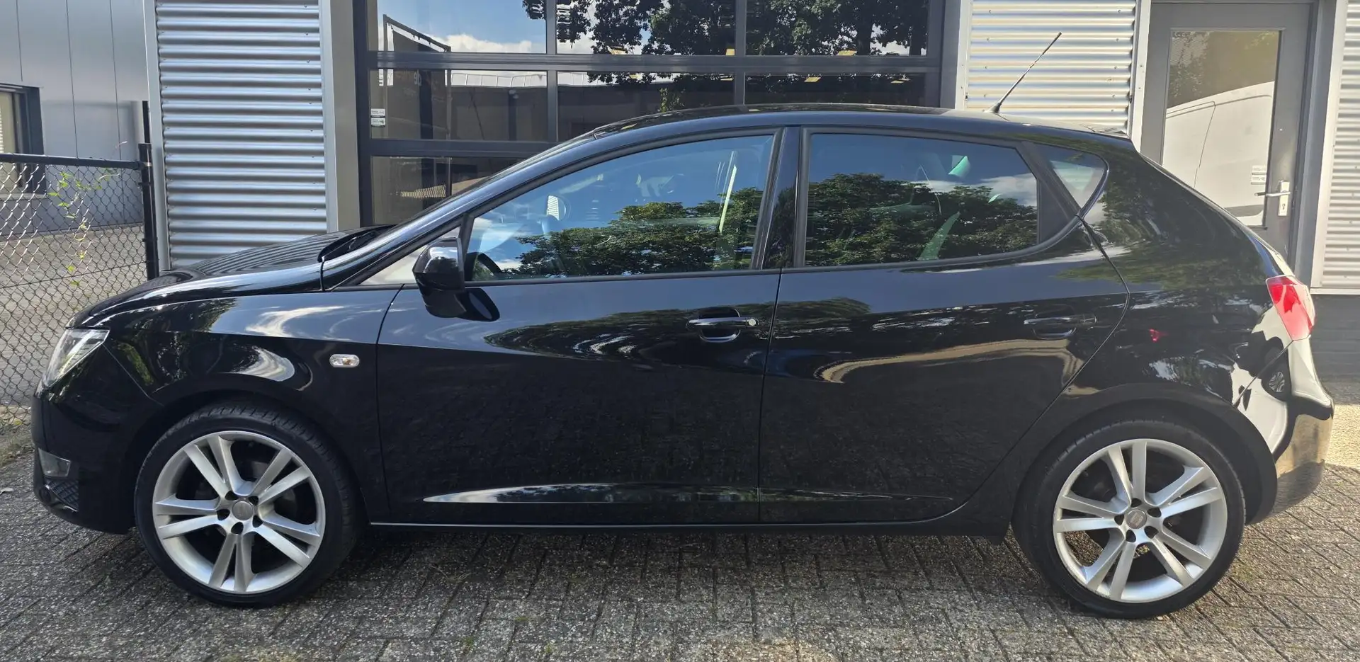 SEAT Ibiza 1.2 TSI FR **5DRS-CLIMA-CRUISECTRL** Zwart - 2