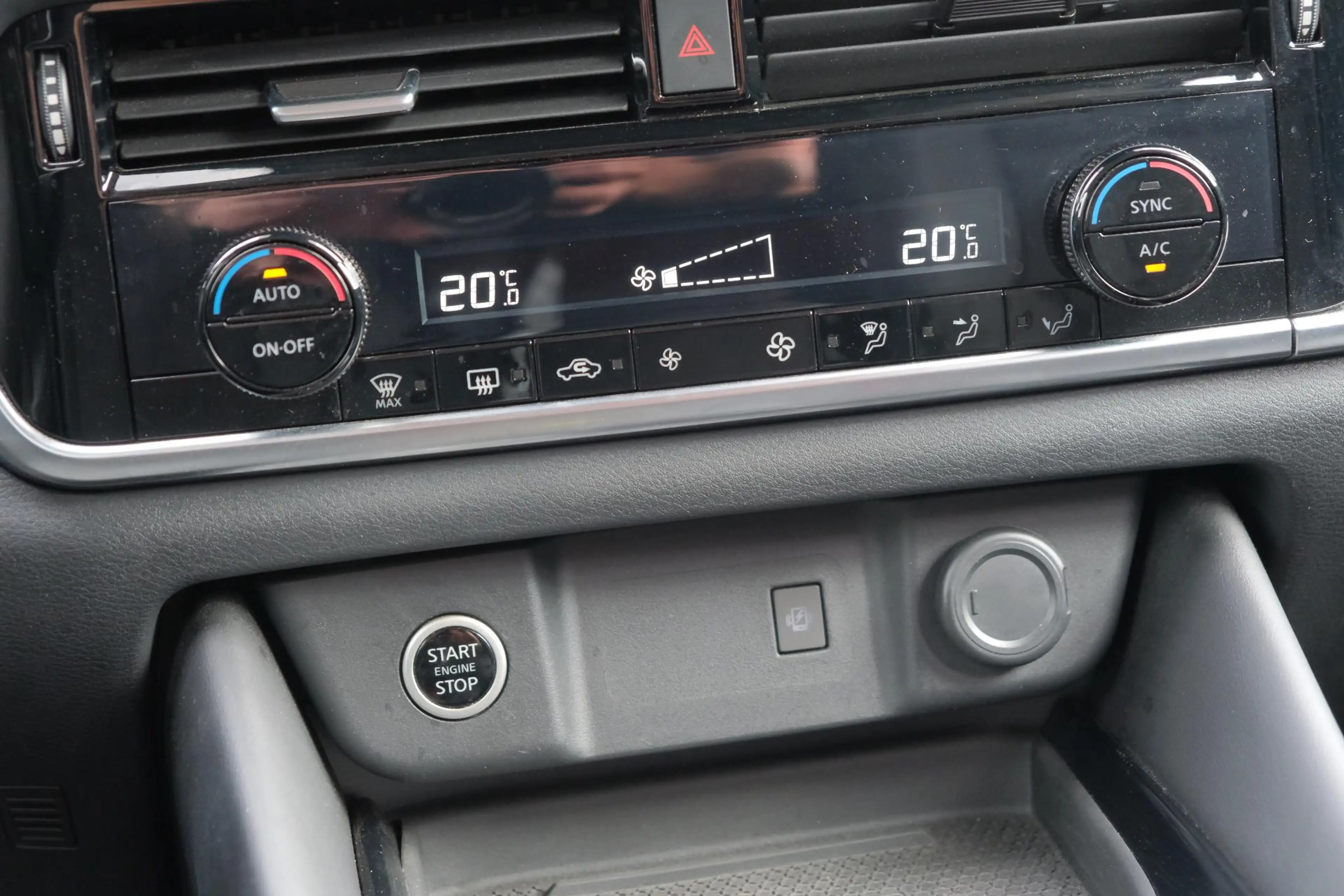 Nissan Qashqai 1.3 MHEV 158pk Xtronic Premiere Edition | Navi | P — photo 12