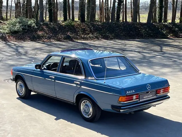 Mercedes-Benz 240 D W123 Diesel, Labradorblau, sehr gepflegt