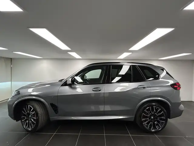 BMW X5 view 2
