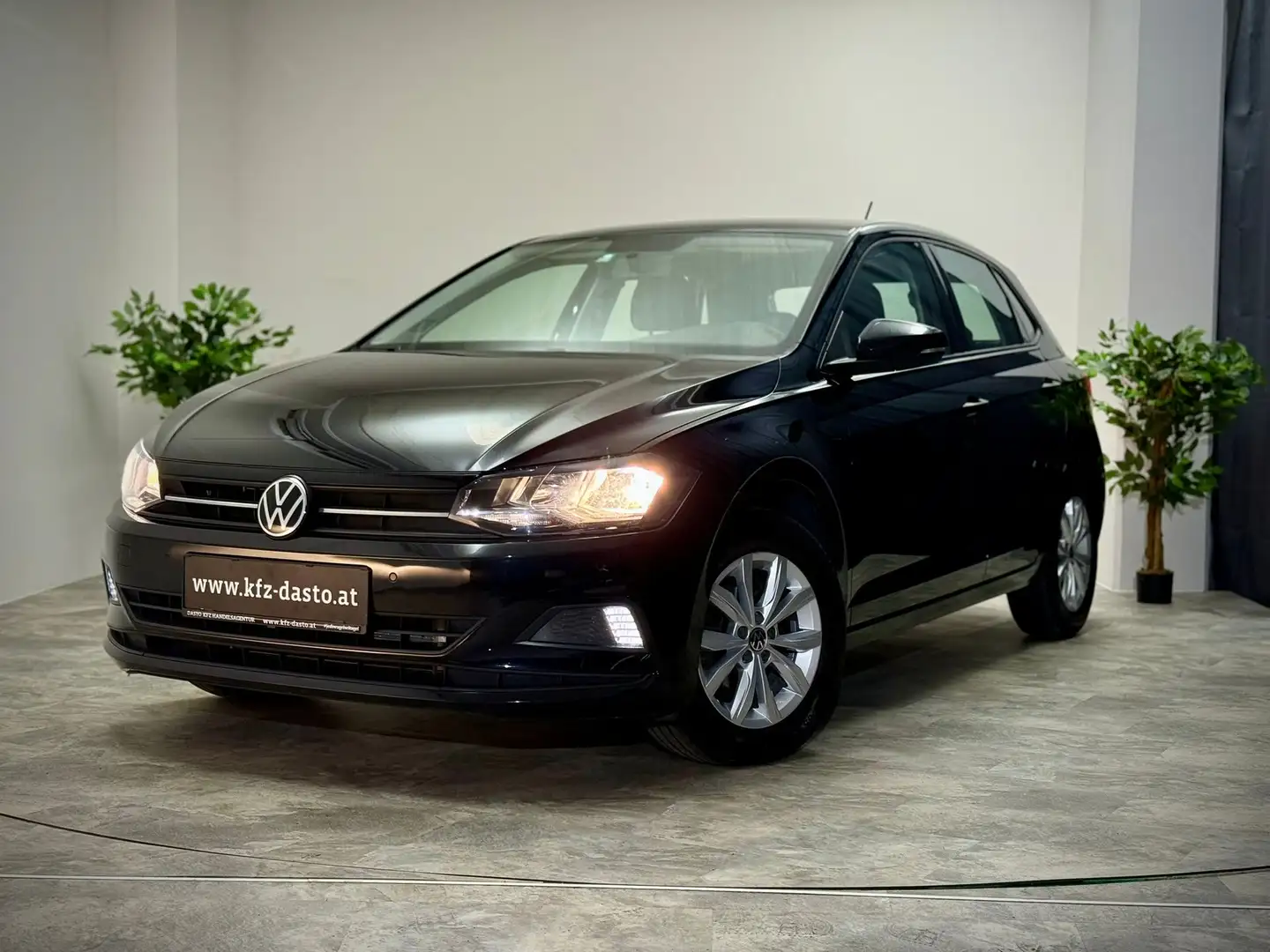 Volkswagen Polo Comfortline II VI II AW II 70kw II TSI II PDC II Schwarz - 1