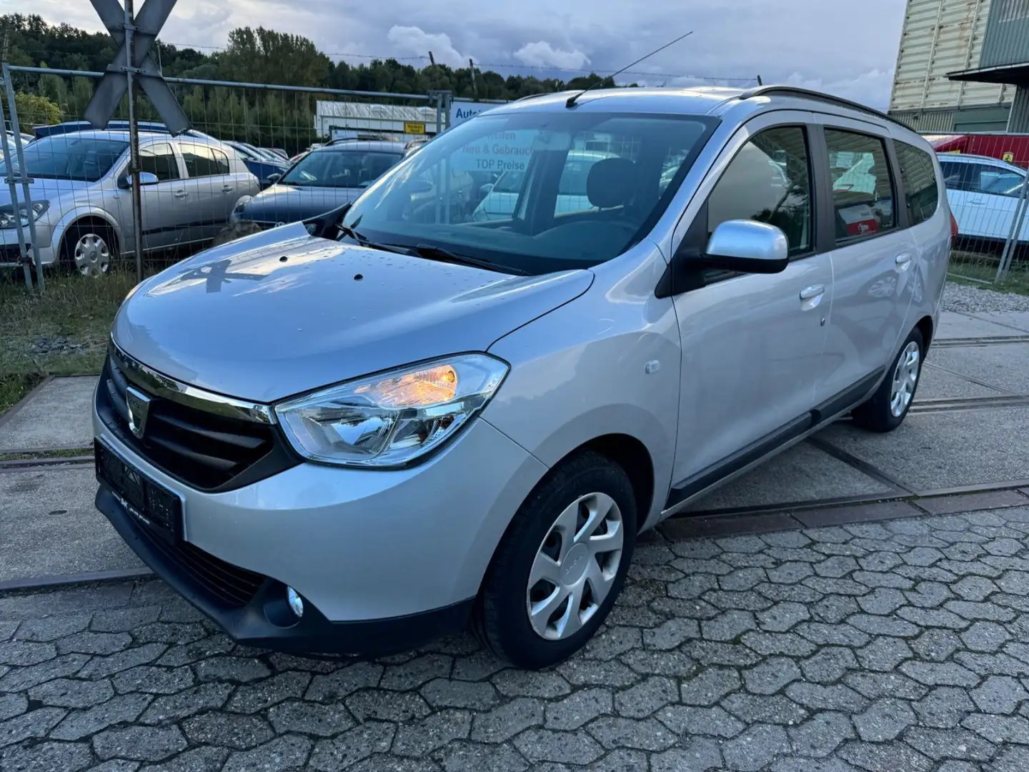 Dacia Lodgy Laureate 1,6*Navi*7-Sitzer*1.Hand*Klima* Gri - 1