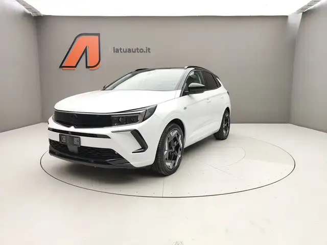 Opel Grandland view 3
