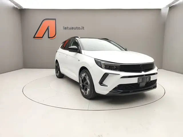 Opel Grandland view 5
