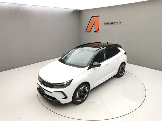2025 Opel Grandland in White for sale