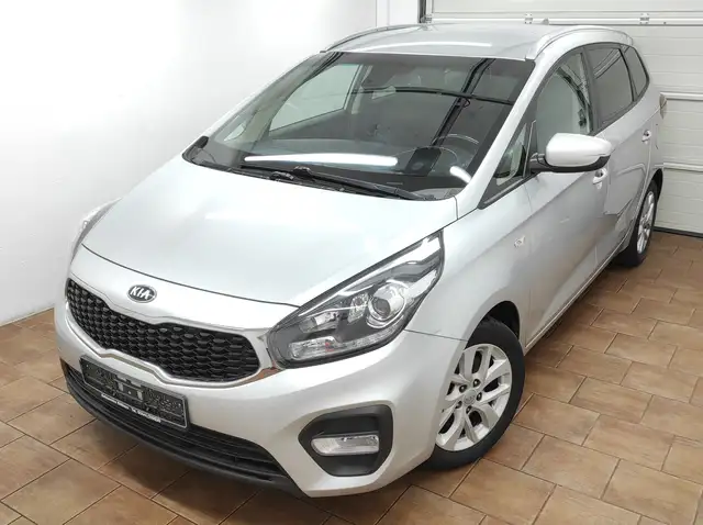 Kia Carens 2.0 KLIMA NAVI KAMERA TEMP BC EURO-6 PDC SHZ USB