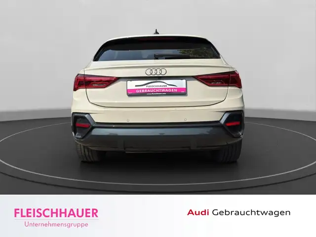 Audi Q3 view 6