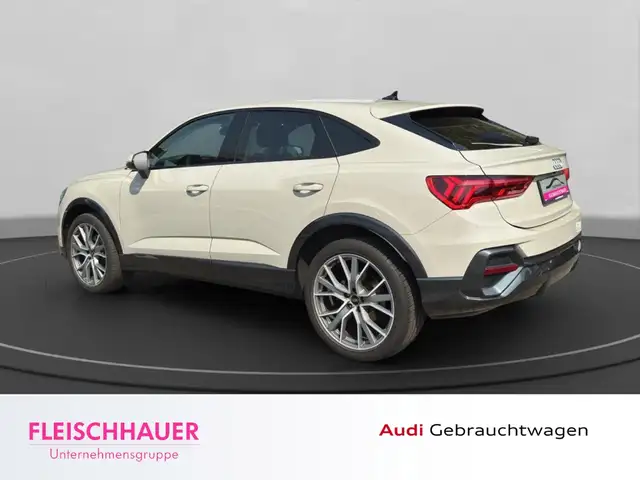 Audi Q3 view 5