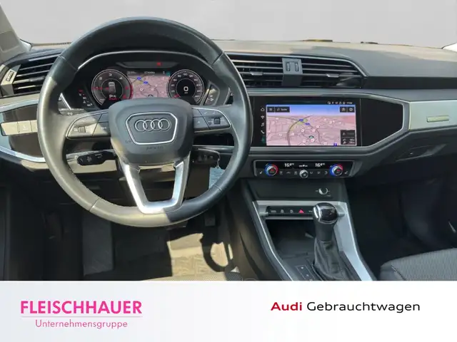 Audi Q3 view 15