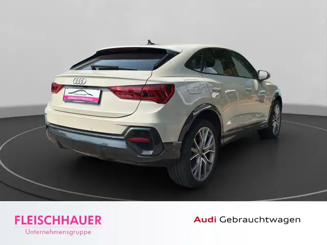 Audi Q3 view 7