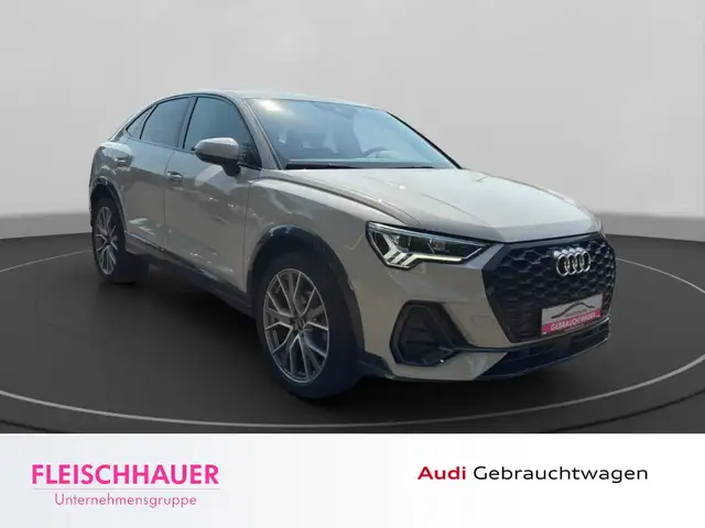 Audi Q3 view 9