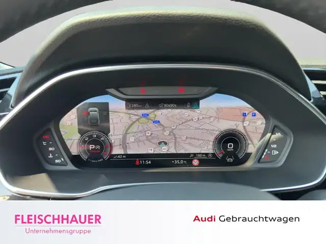 Audi Q3 view 12