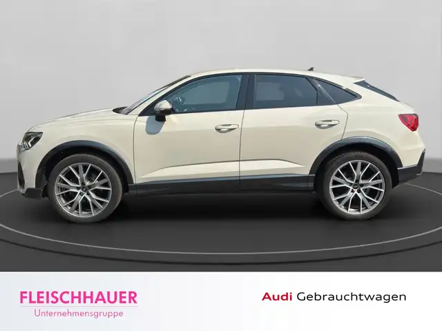 Audi Q3 view 3