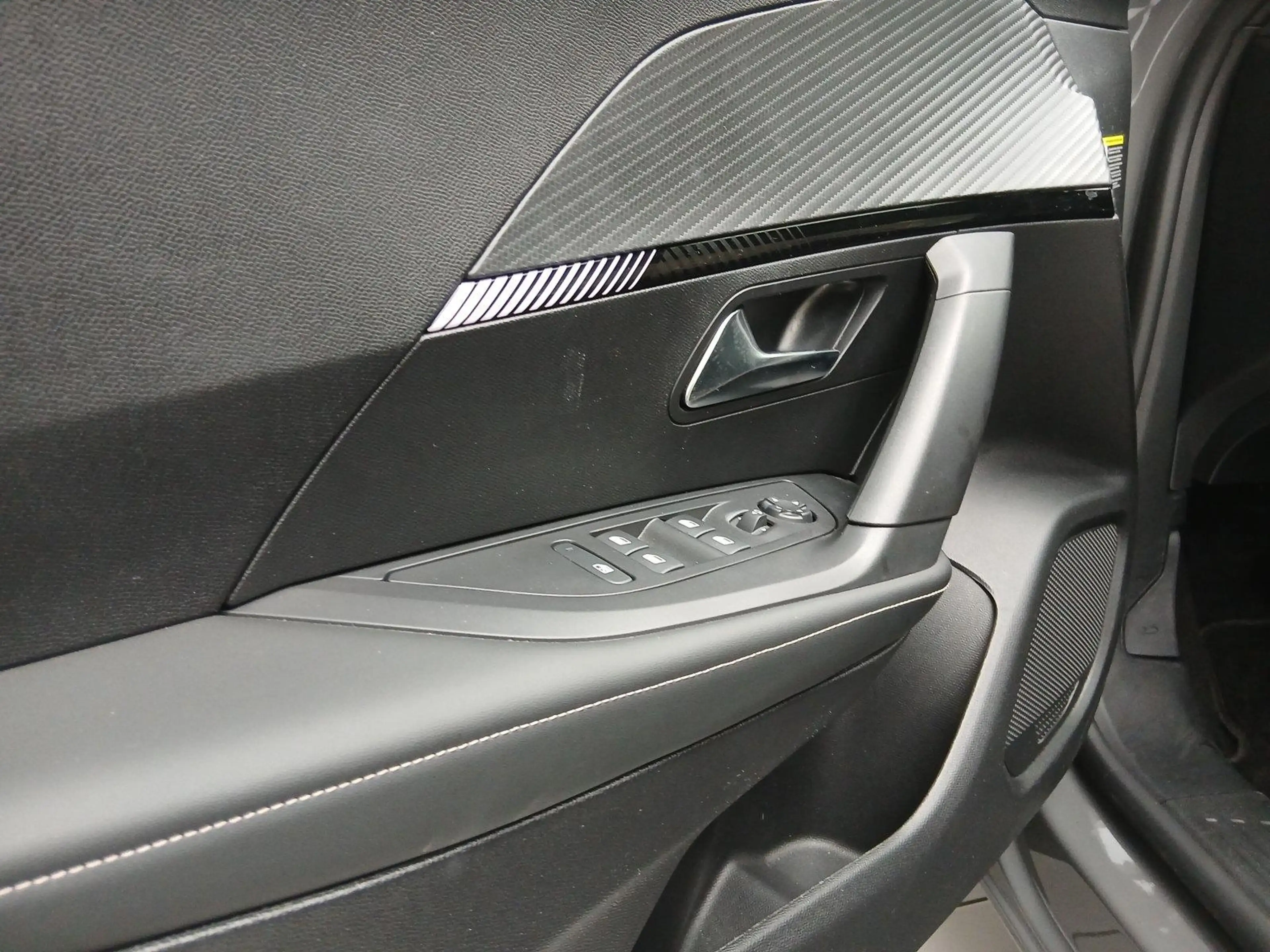 Peugeot 2008 +AHK+Sitzheizung+Drivemode Schalter — photo 9