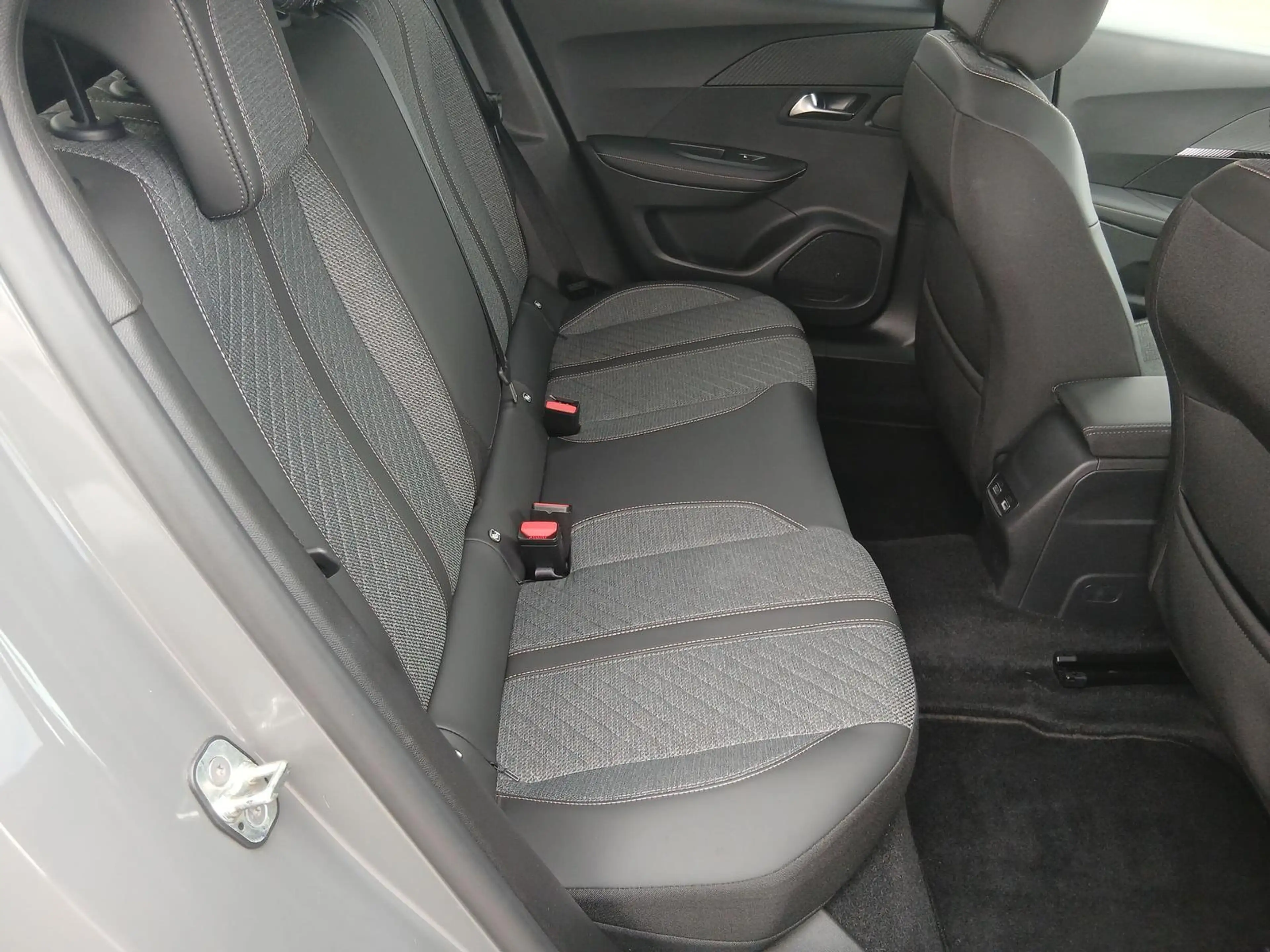 Peugeot 2008 +AHK+Sitzheizung+Drivemode Schalter — photo 15