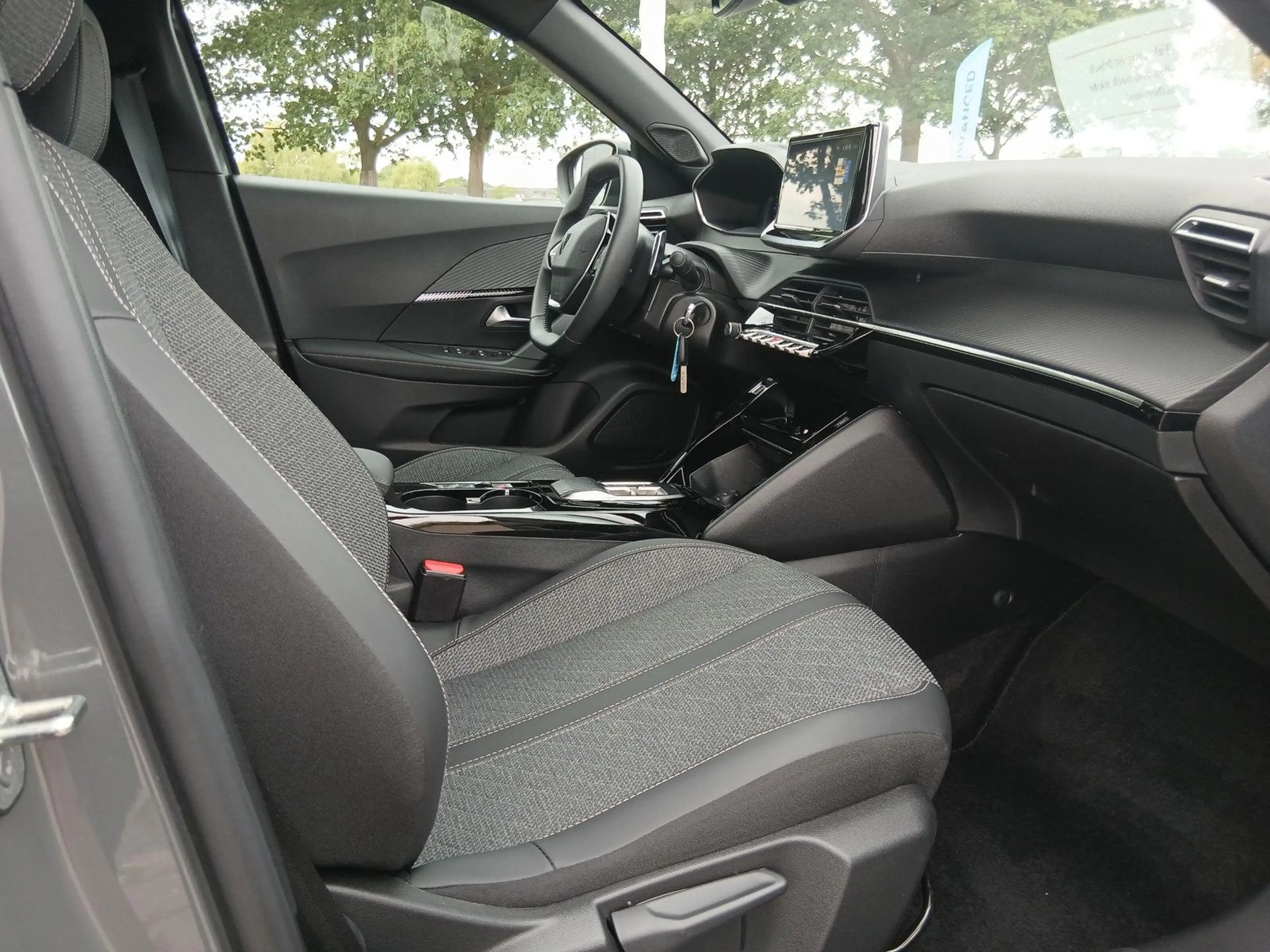 Peugeot 2008 +AHK+Sitzheizung+Drivemode Schalter — photo 16