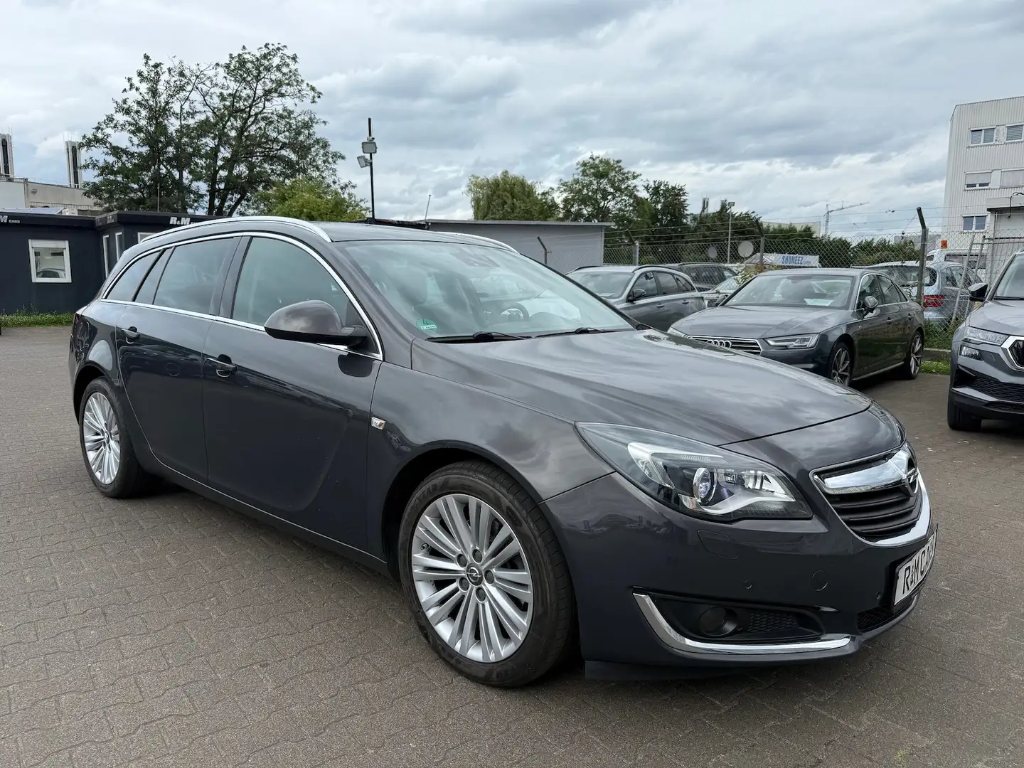 Opel Insignia 2.0 CDTI Innovation SportTourer/TOP Grau - 2